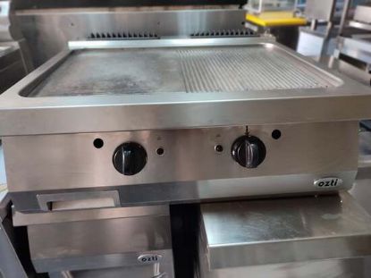 Εικόνα της Πλατό Μισό κυματοειδές μισό λείο  Αέριο, 80x70 cm