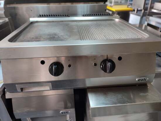 Εικόνα της Πλατό Μισό κυματοειδές μισό λείο  Αέριο, 80x70 cm